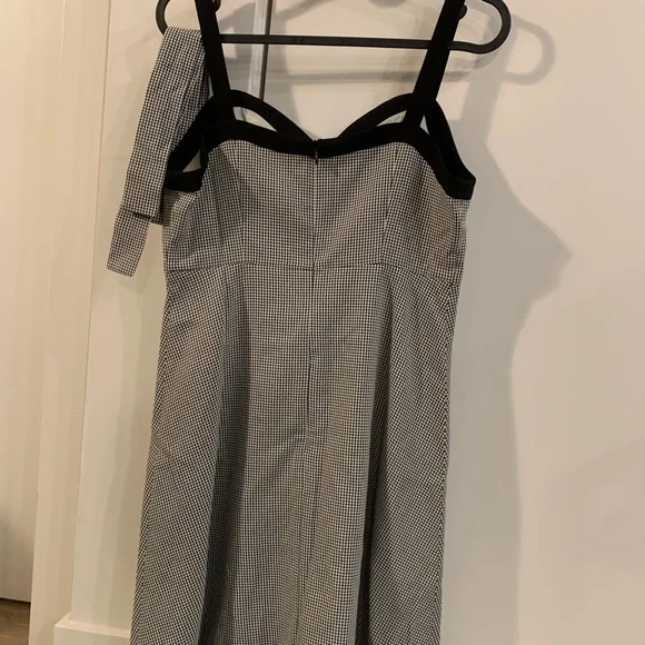 Dress - Picture 2 of 5